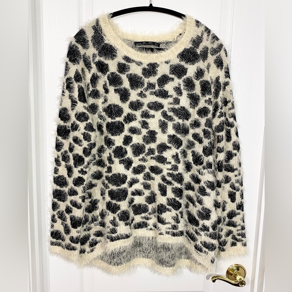 Zara Fuzzy Eyelash Knit Leopard Print Hi Lo Sweater Black Cream Size Large